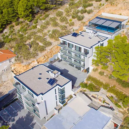 Apartment Seaside With A Swimming Pool Brela, Makarska - 19834 *