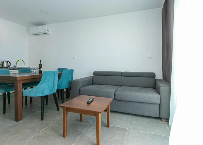 Seaside With A Swimming Pool Brela, Makarska - 19834 *