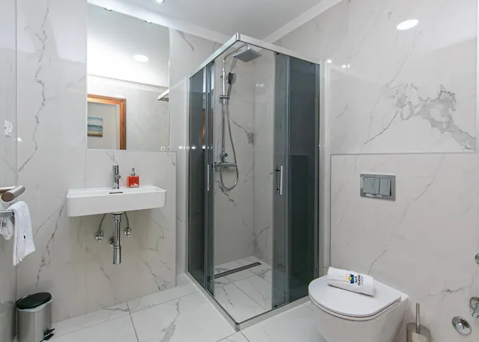 Seaside With A Swimming Pool Brela, Makarska - 19834 *