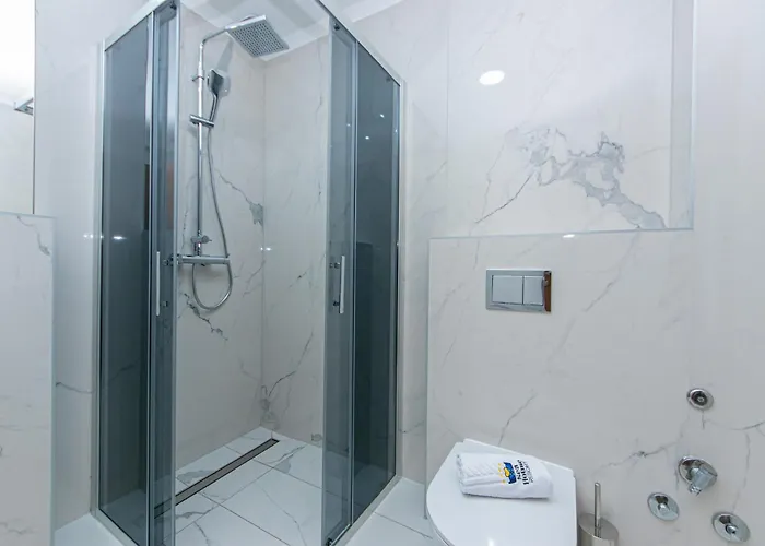 Seaside With A Swimming Pool Brela, Makarska - 19834 *