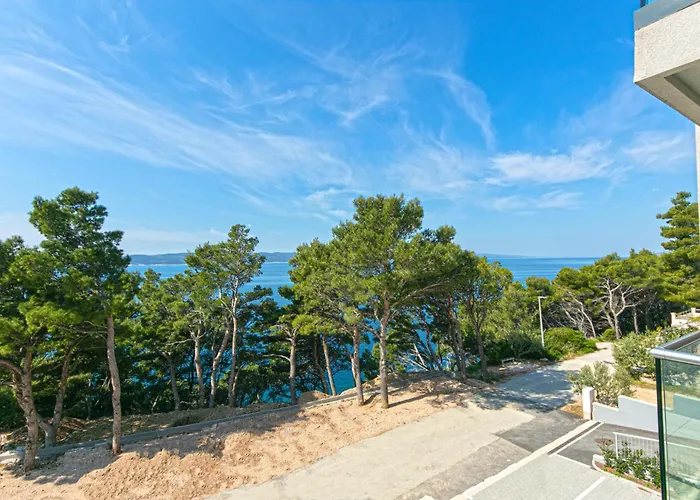 Seaside With A Swimming Pool Brela, Makarska - 19834 *
