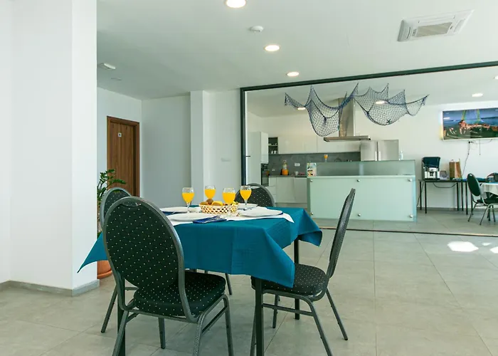 Seaside With A Swimming Pool Brela, Makarska - 19834 *